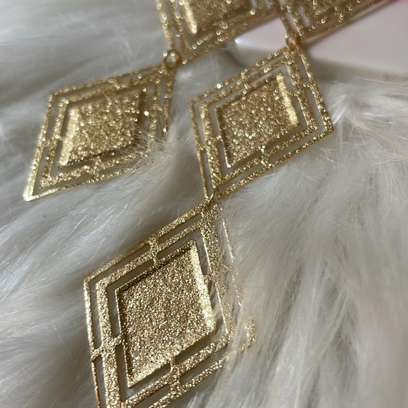 Fashion Nova Endless Trips Dangle Earrings - Picture 7 of 9